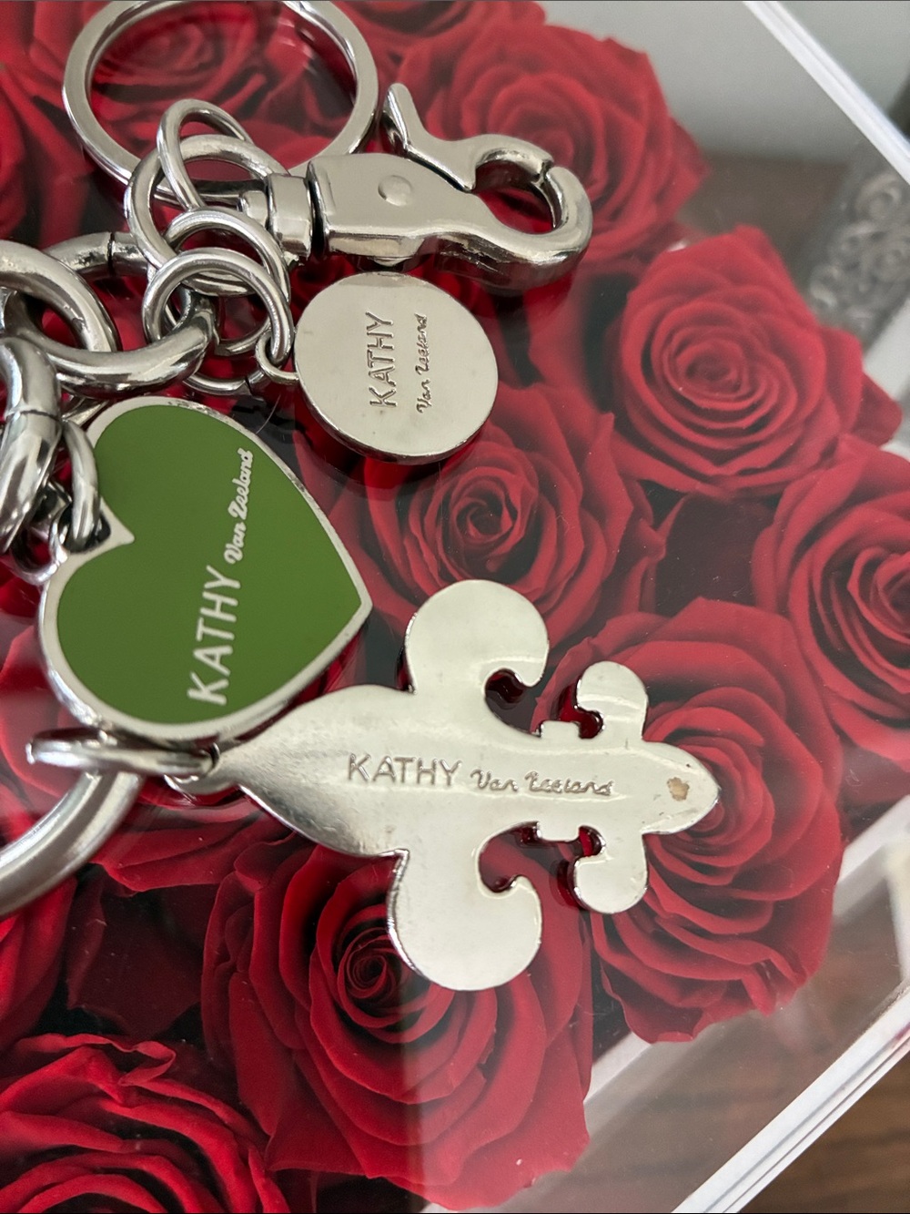 Kathy Van Zeeland Silver Fleur-de-Lis Rhinestone Charm / Keychain Green Heart - Picture 3 of 9